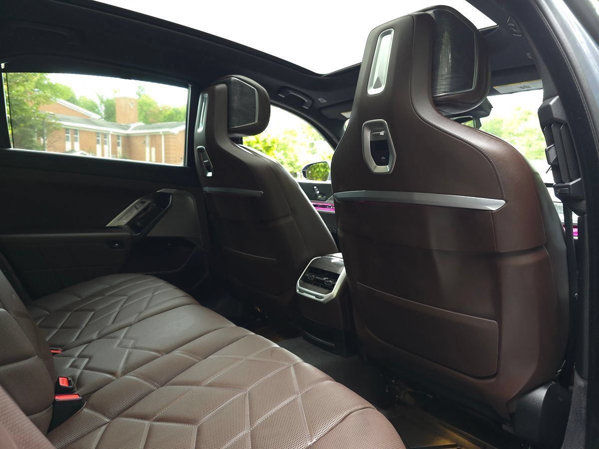 Used 2024 BMW i7 xDrive60 AWD/4WD image 20
