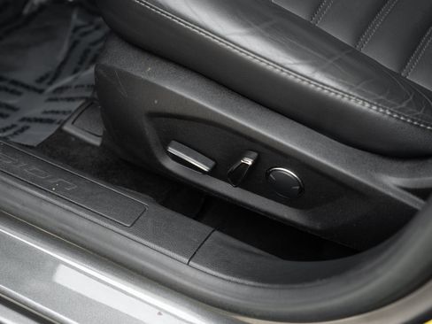 Used 2017 Ford Fusion SE w/ Equipment Group 602A FWD image 18