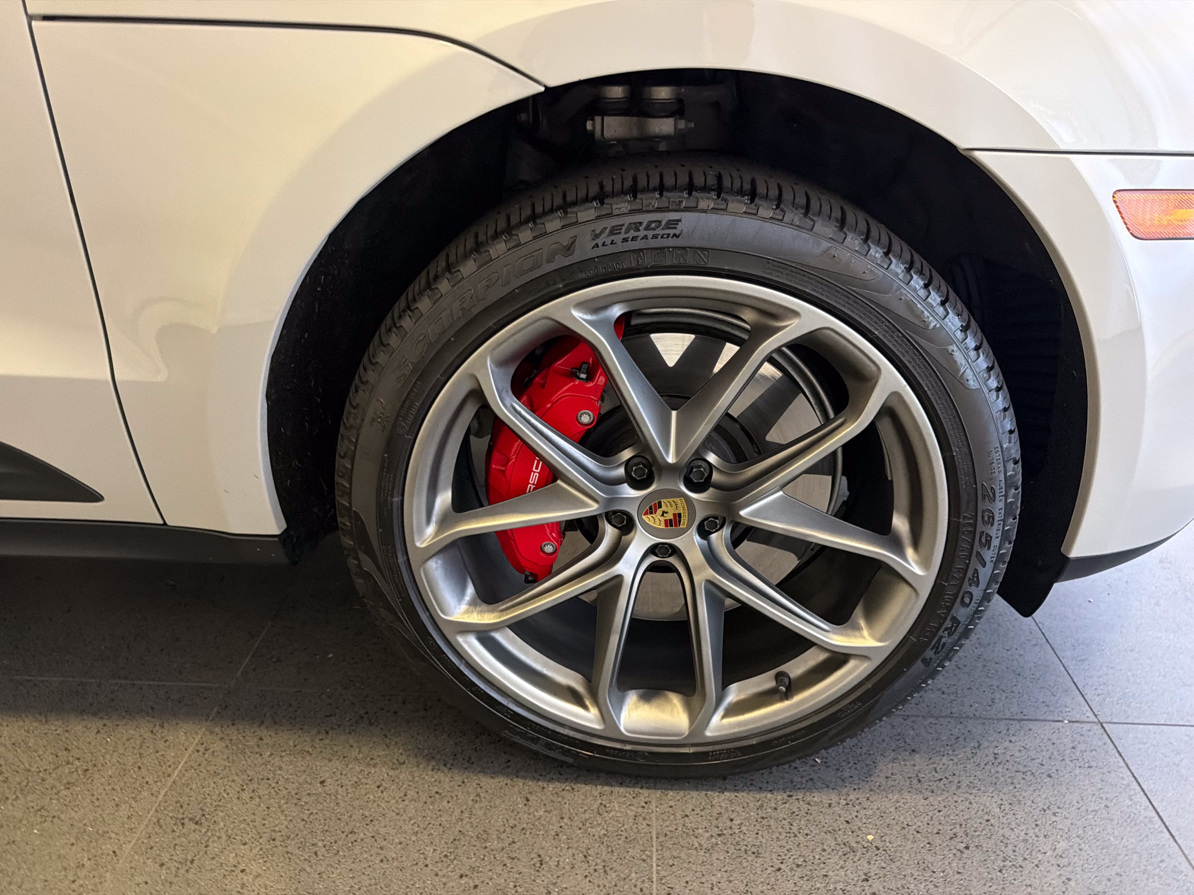 Certified 2024 Porsche Macan GTS AWD/4WD image 13