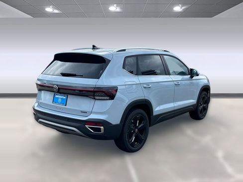New 2026 Volkswagen Taos SEL image 8