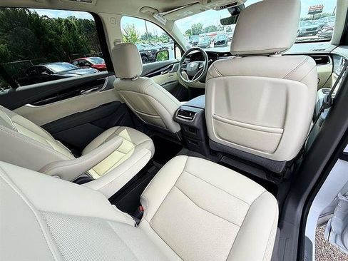 Used 2022 Cadillac XT6 Premium Luxury w/ Technology Package FWD image 21