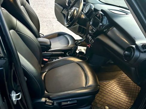 Used 2019 MINI Cooper 4-Door Hardtop FWD image 10