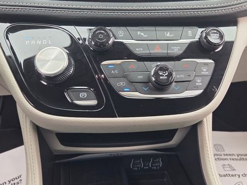 Used 2024 Chrysler Pacifica Limited FWD image 20