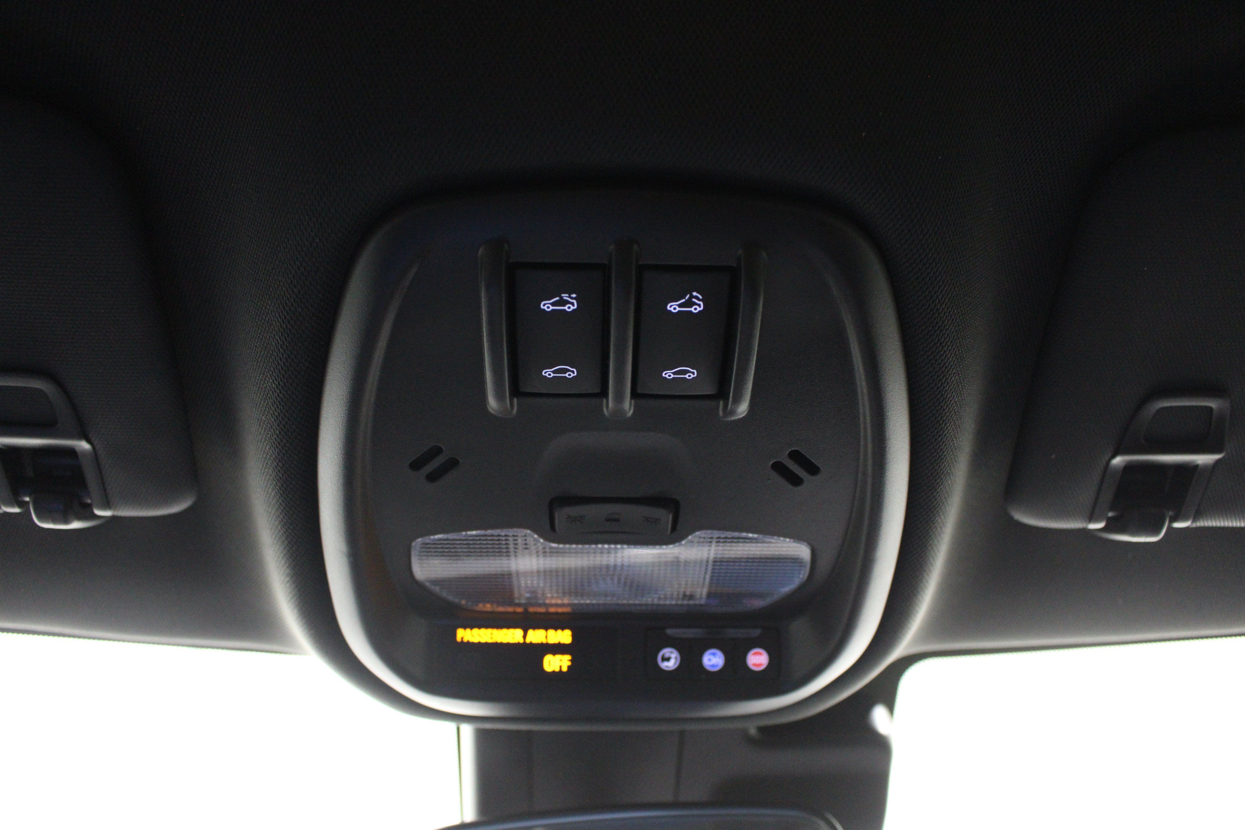 Used 2025 Chevrolet Trax RS w/ Sunroof Package FWD image 20