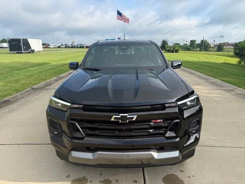 Used 2025 Chevrolet Colorado Z71 w/ Technology Package AWD/4WD image 10
