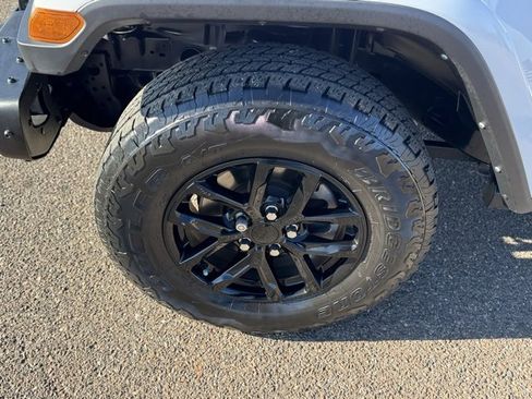 Certified 2023 Jeep Gladiator Sport image 7