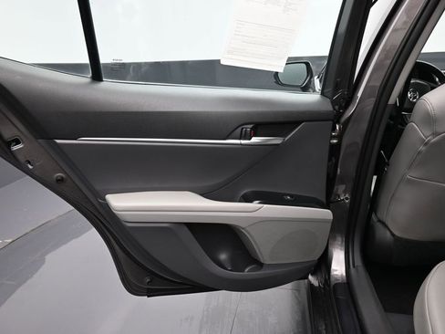 Used 2020 Toyota Camry SE FWD image 20
