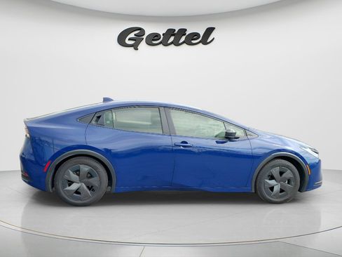 Used 2024 Toyota Prius LE image 3