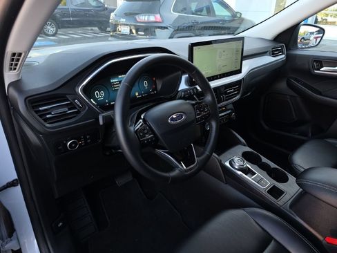 Used 2025 Ford Escape Platinum AWD/4WD image 10