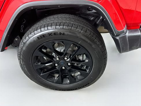 Used 2025 Jeep Wrangler Unlimited Sahara w/ Safety Group AWD/4WD image 11