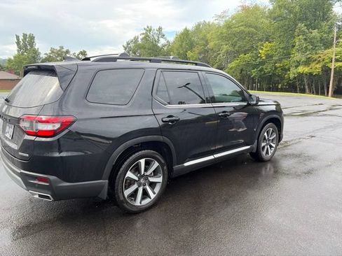 Used 2023 Honda Pilot Touring image 7