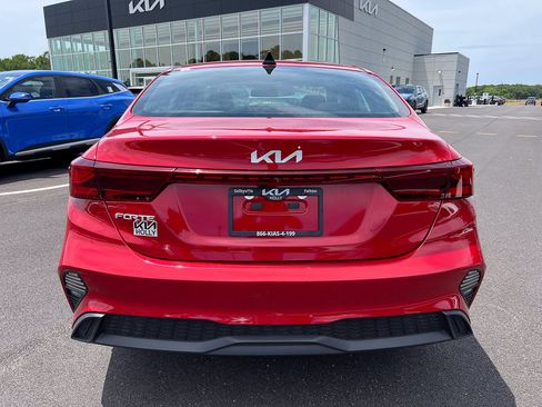Used 2024 Kia Forte LXS FWD image 4