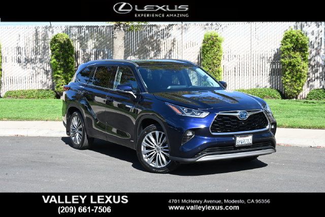 Used 2021 Toyota Highlander Platinum AWD/4WD image 1