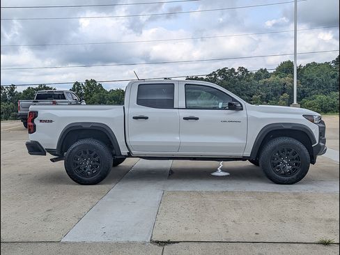 Used 2024 Chevrolet Colorado Trail Boss w/ Advanced Trailering Package AWD/4WD image 7