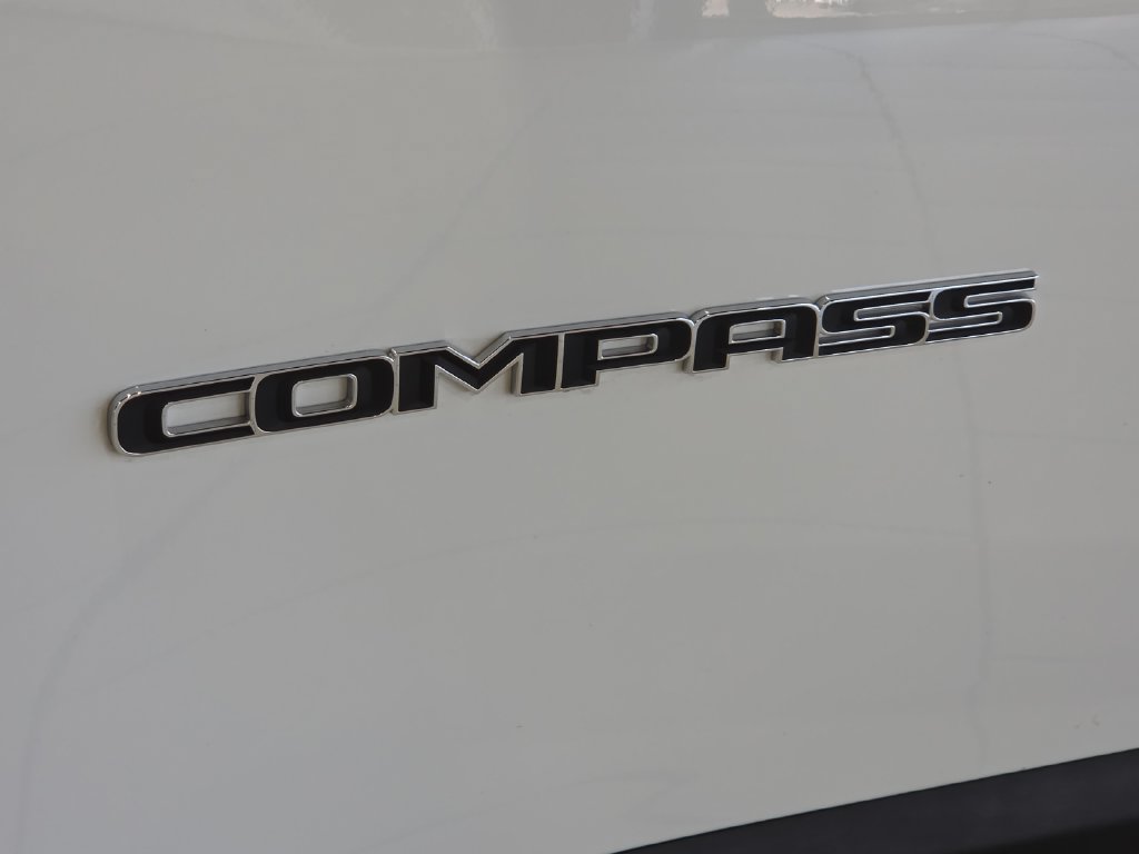 Used 2026 Jeep Compass Latitude AWD/4WD image 9