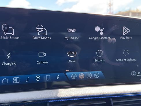 New 2025 Cadillac Optiq Sport 1 w/ LPO, Floor Liner Package AWD/4WD image 19