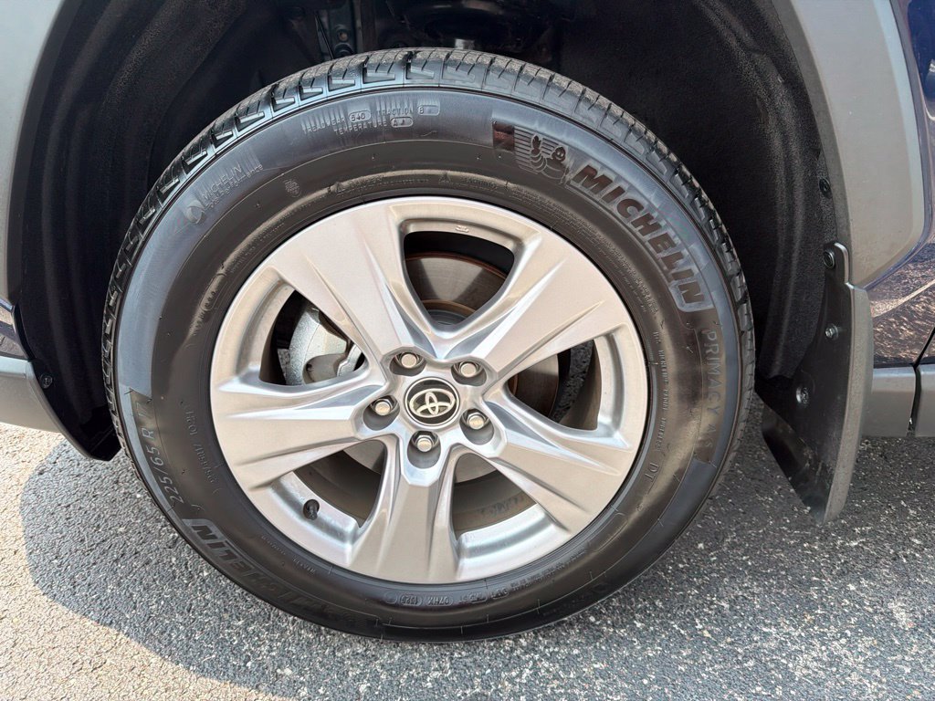 Used 2025 Toyota RAV4 XLE w/ Convenience Package FWD image 12