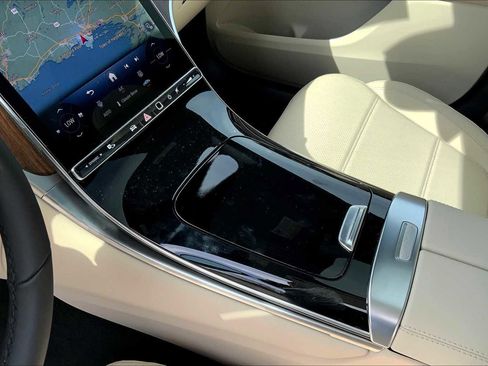 Certified 2025 Mercedes-Benz GLC 300 4MATIC image 7