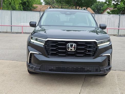 Used 2023 Honda Pilot Touring image 2