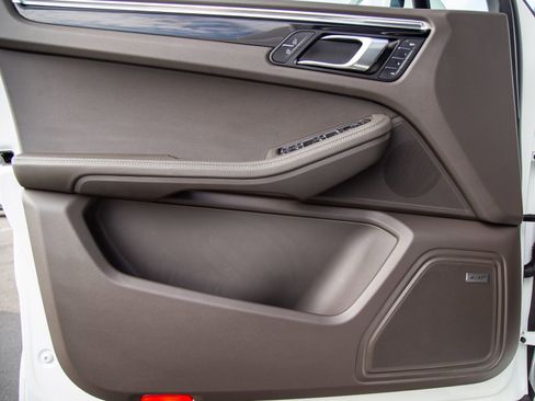 Certified 2026 Porsche Macan AWD/4WD image 14