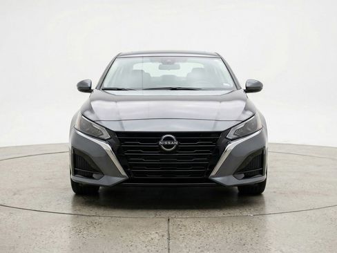Used 2025 Nissan Altima 2.5 SV image 2