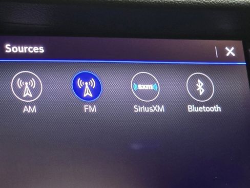 Used 2020 Chevrolet Trax LT w/ LT Convenience Package image 4