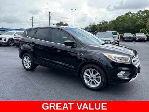 Used 2019 Ford Escape SE FWD image 1