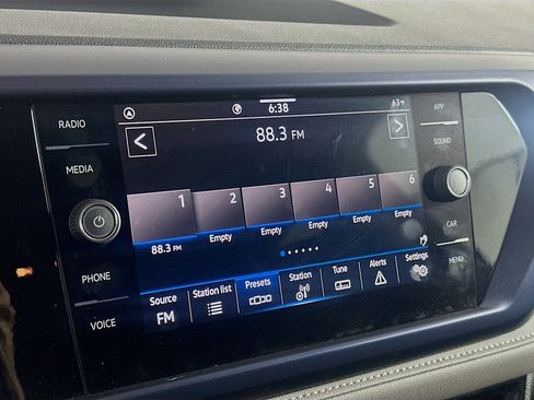 Used 2024 Volkswagen Taos SE image 19