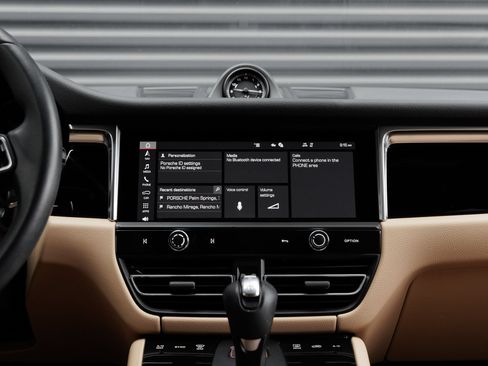 Certified 2026 Porsche Macan AWD/4WD image 20