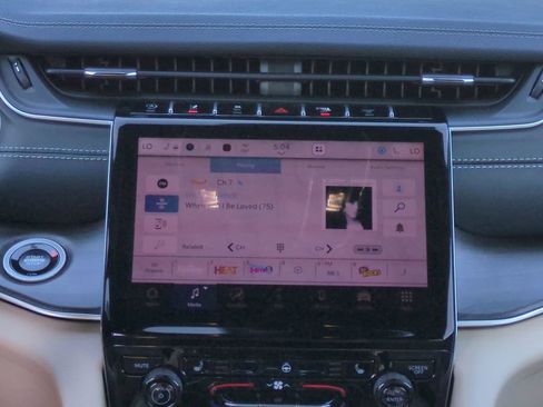 Used 2025 Jeep Grand Cherokee Limited RWD image 19