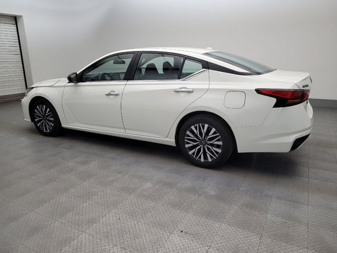 Used 2025 Nissan Altima 2.5 SV FWD image 3