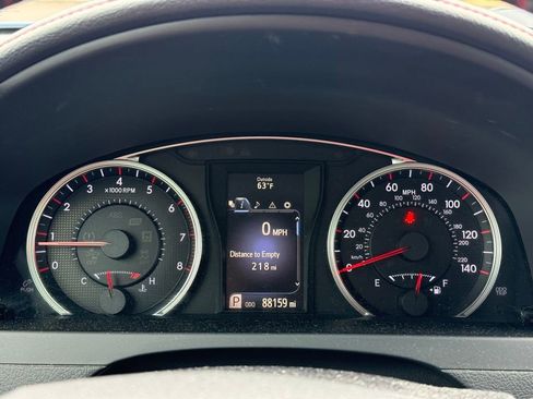 Used 2017 Toyota Camry XSE w/ Moonroof Package FWD image 10