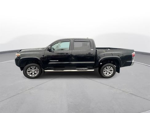 Used 2017 Toyota Tacoma SR5 w/ Tow Package RWD image 9