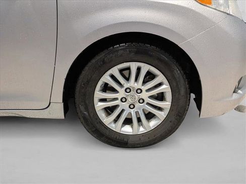 Used 2012 Toyota Sienna XLE image 24