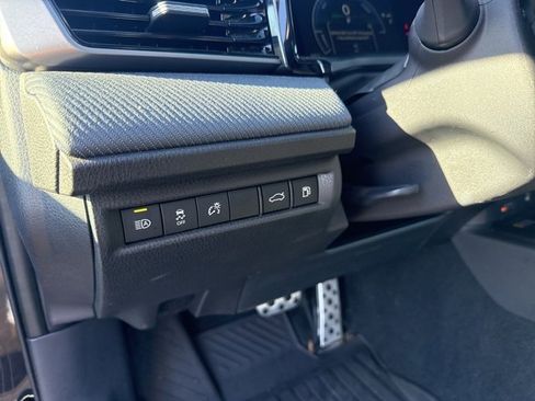 Used 2025 Toyota Camry SE image 11