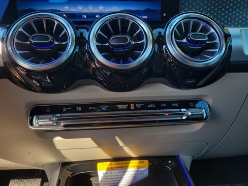 Certified 2025 Mercedes-Benz GLB 250 image 30