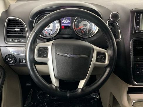 Used 2015 Chrysler Town & Country Touring-L w/ Driver Convenience Group FWD image 28