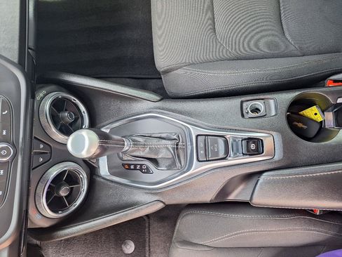 Used 2022 Chevrolet Camaro LT RWD image 18