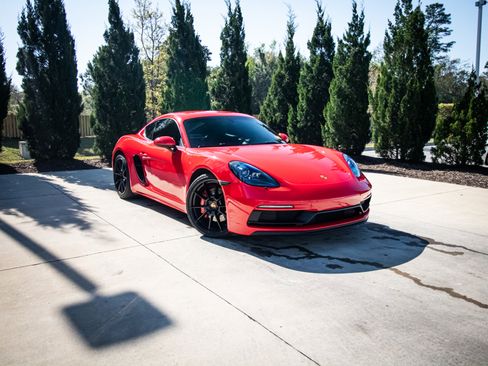 Used 2023 Porsche 718 Cayman GTS image 2