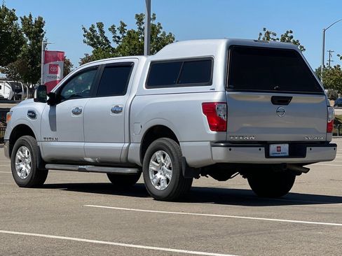 Used 2017 Nissan Titan SV AWD/4WD image 6