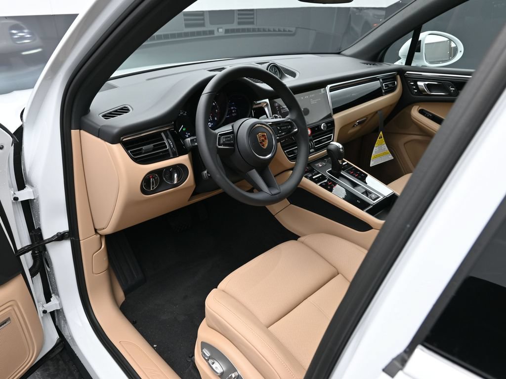 Certified 2026 Porsche Macan AWD/4WD image 4