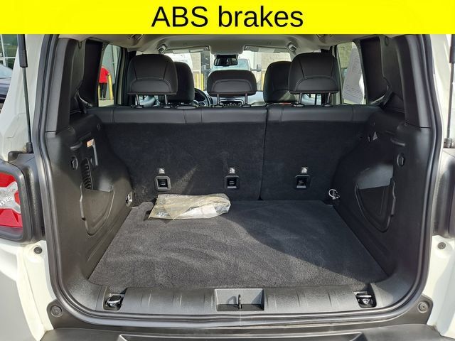 Certified 2023 Jeep Renegade Trailhawk w/ Trailhawk Elite Group AWD/4WD image 31