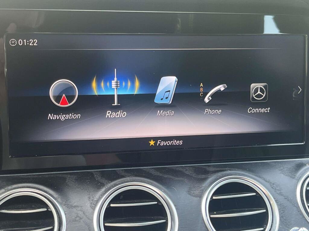 Used 2019 Mercedes-Benz E 300 4MATIC image 22