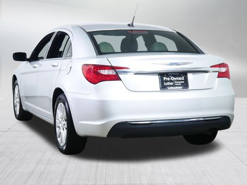 Used 2011 Chrysler 200 LX FWD image 5