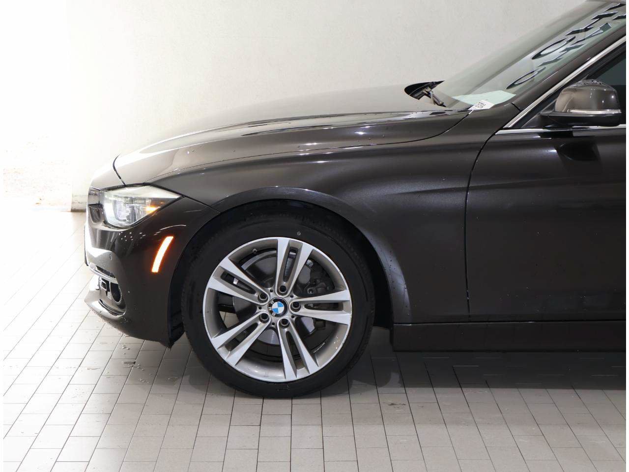 Used 2017 BMW 330i Sedan RWD image 4