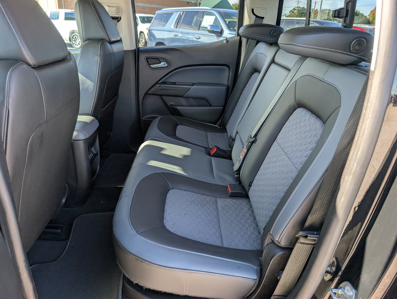 Used 2018 Chevrolet Colorado Z71 AWD/4WD image 15