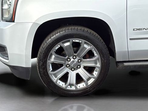 Used 2015 GMC Yukon Denali w/ Premium Package image 9