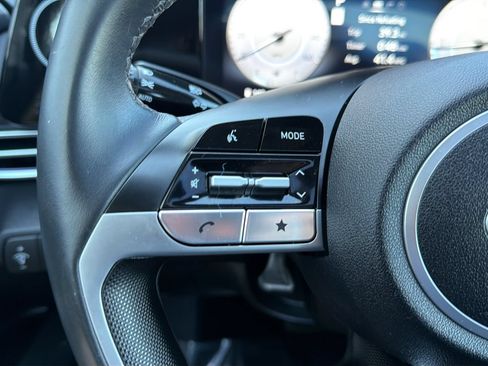 Used 2025 Hyundai Elantra Limited FWD image 18