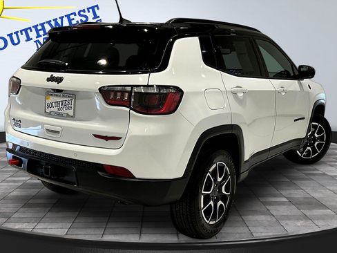 Used 2025 Jeep Compass Trailhawk w/ Trailer Tow Group AWD/4WD image 7