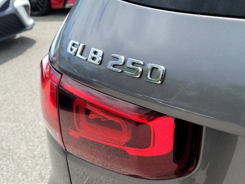 Used 2023 Mercedes-Benz GLB 250 4MATIC w/ Premium Package image 7